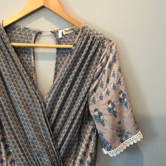 Boutique wrap front printed romper size medium - Picture 4 of 6